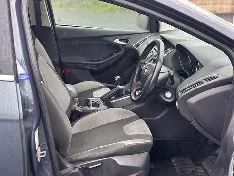 Ford Focus 1.6 Zetec Navigator Hatchback 5dr Petrol Manual Euro 5 (105 ps) - U2243