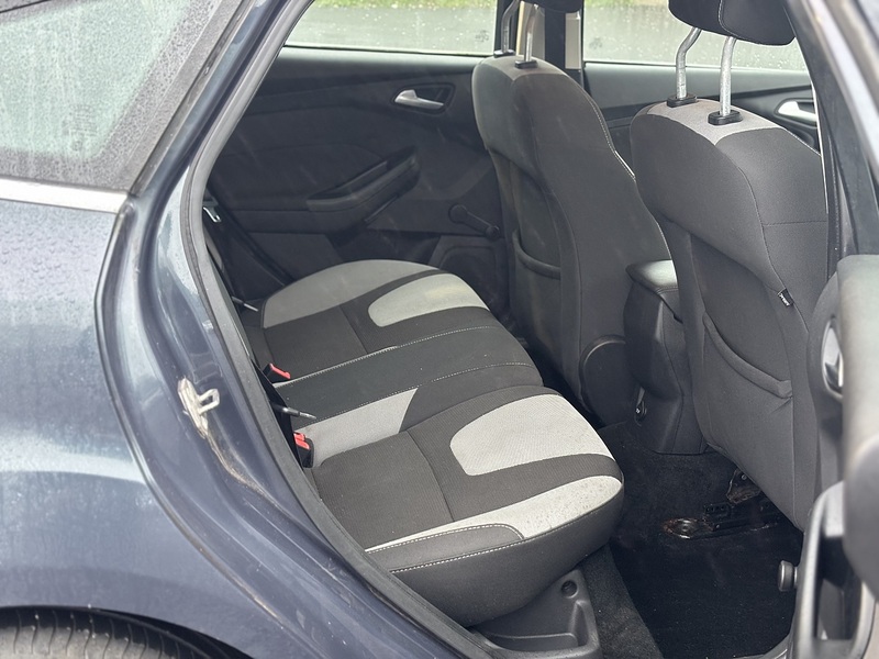 Ford Focus 1.6 Zetec Navigator Hatchback 5dr Petrol Manual Euro 5 (105 ps) - U2243