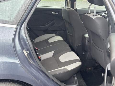 Ford Focus 1.6 Zetec Navigator Hatchback 5dr Petrol Manual Euro 5 (105 ps) - U2243