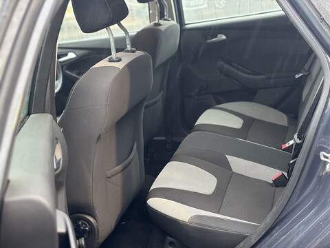 Ford Focus 1.6 Zetec Navigator Hatchback 5dr Petrol Manual Euro 5 (105 ps) - U2243