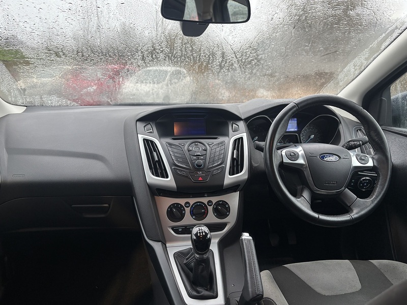 Ford Focus 1.6 Zetec Navigator Hatchback 5dr Petrol Manual Euro 5 (105 ps) - U2243