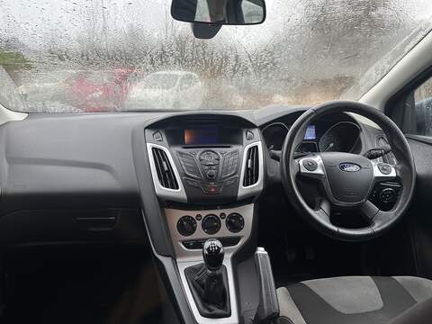 Ford Focus 1.6 Zetec Navigator Hatchback 5dr Petrol Manual Euro 5 (105 ps) - U2243