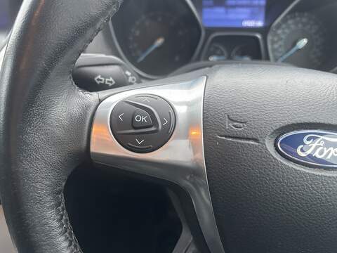 Ford Focus 1.6 Zetec Navigator Hatchback 5dr Petrol Manual Euro 5 (105 ps) - U2243