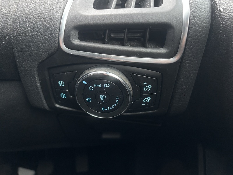 Ford Focus 1.6 Zetec Navigator Hatchback 5dr Petrol Manual Euro 5 (105 ps) - U2243