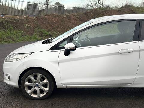 Ford Fiesta 1.25 Zetec Hatchback 3dr Petrol Manual (129 g/km, 81 bhp) - U2252