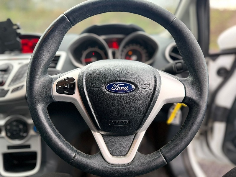 Ford Fiesta 1.25 Zetec Hatchback 3dr Petrol Manual (129 g/km, 81 bhp) - U2252
