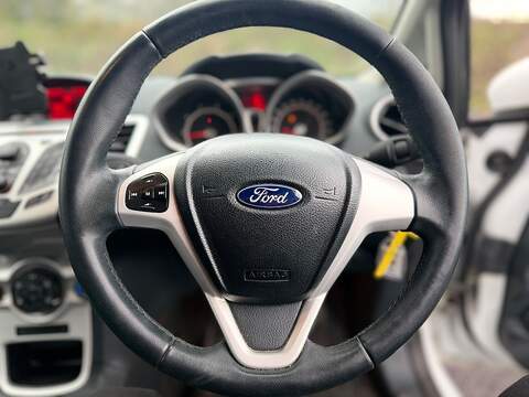 Ford Fiesta 1.25 Zetec Hatchback 3dr Petrol Manual (129 g/km, 81 bhp) - U2252