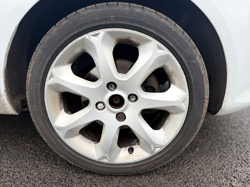 Ford Fiesta 1.25 Zetec Hatchback 3dr Petrol Manual (129 g/km, 81 bhp) - U2252