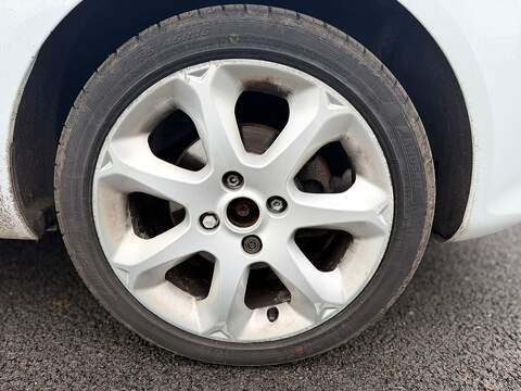 Ford Fiesta 1.25 Zetec Hatchback 3dr Petrol Manual (129 g/km, 81 bhp) - U2252