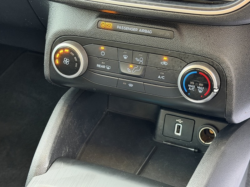 Ford Focus 1.0T EcoBoost Zetec Hatchback 5dr Petrol Auto Euro 6 (s/s) (125 ps) - U2257