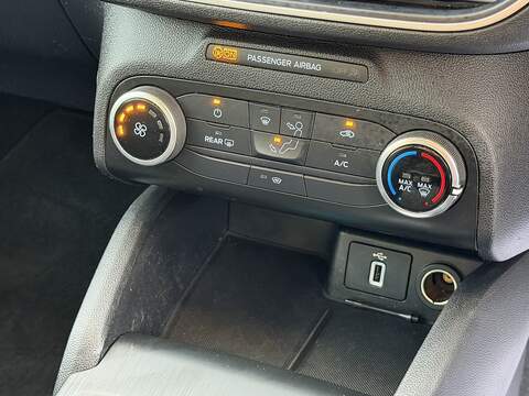 Ford Focus 1.0T EcoBoost Zetec Hatchback 5dr Petrol Auto Euro 6 (s/s) (125 ps) - U2257