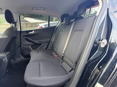 Ford Focus 1.0T EcoBoost Zetec Hatchback 5dr Petrol Auto Euro 6 (s/s) (125 ps) - U2257