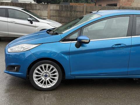 Ford Fiesta 1.0T EcoBoost Titanium Hatchback 5dr Petrol Powershift Euro 5 (100 ps) - U2259