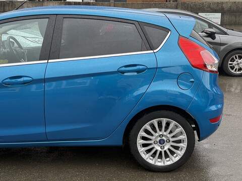 Ford Fiesta 1.0T EcoBoost Titanium Hatchback 5dr Petrol Powershift Euro 5 (100 ps) - U2259