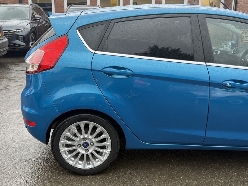 Ford Fiesta 1.0T EcoBoost Titanium Hatchback 5dr Petrol Powershift Euro 5 (100 ps) - U2259