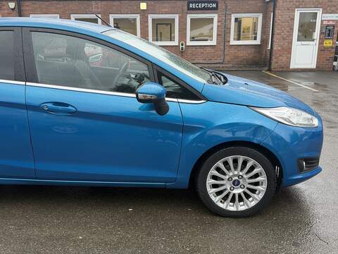 Ford Fiesta 1.0T EcoBoost Titanium Hatchback 5dr Petrol Powershift Euro 5 (100 ps) - U2259