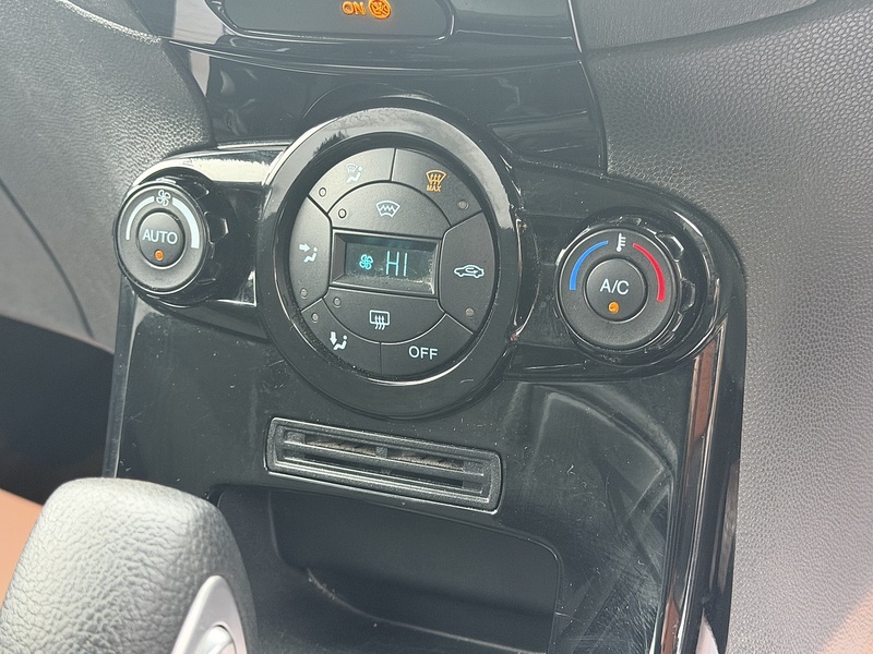 Ford Fiesta 1.0T EcoBoost Titanium Hatchback 5dr Petrol Powershift Euro 5 (100 ps) - U2259