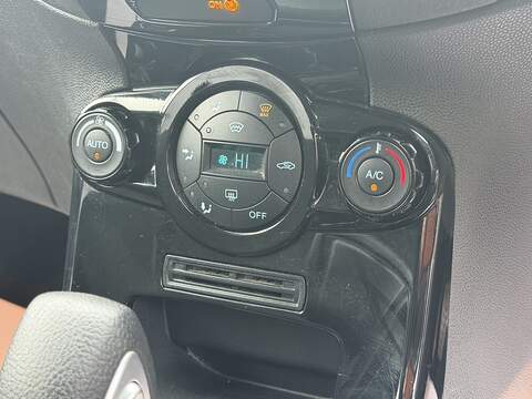 Ford Fiesta 1.0T EcoBoost Titanium Hatchback 5dr Petrol Powershift Euro 5 (100 ps) - U2259