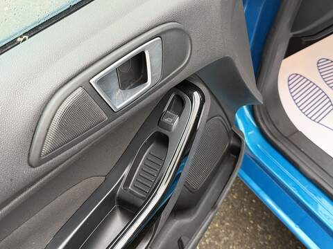 Ford Fiesta 1.0T EcoBoost Titanium Hatchback 5dr Petrol Powershift Euro 5 (100 ps) - U2259