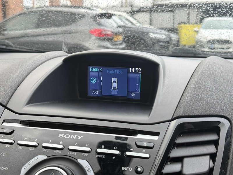 Ford Fiesta 1.0T EcoBoost Titanium Hatchback 5dr Petrol Powershift Euro 5 (100 ps) - U2259