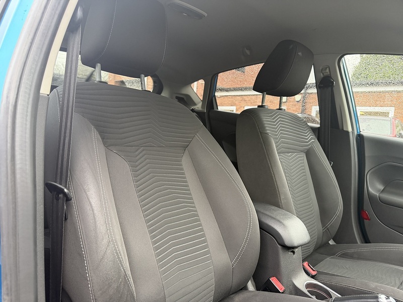 Ford Fiesta 1.0T EcoBoost Titanium Hatchback 5dr Petrol Powershift Euro 5 (100 ps) - U2259