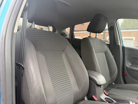Ford Fiesta 1.0T EcoBoost Titanium Hatchback 5dr Petrol Powershift Euro 5 (100 ps) - U2259