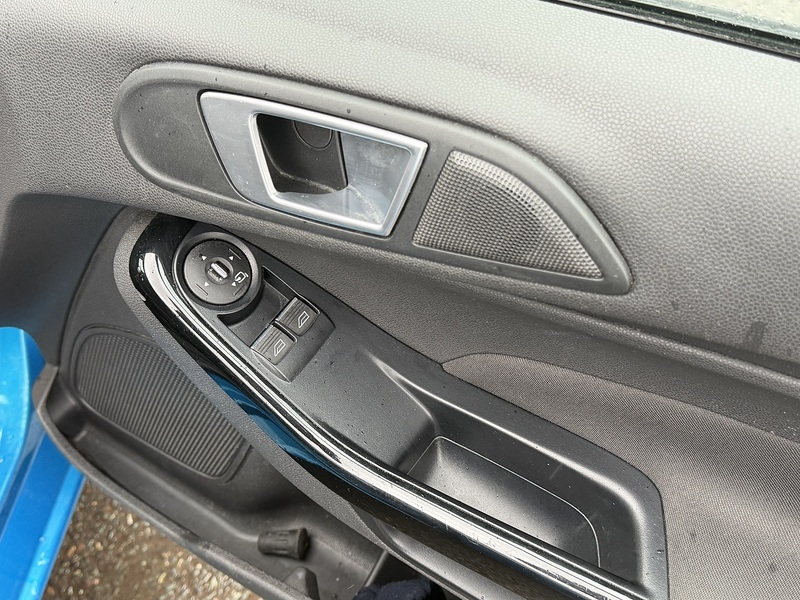 Ford Fiesta 1.0T EcoBoost Titanium Hatchback 5dr Petrol Powershift Euro 5 (100 ps) - U2259