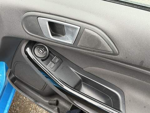 Ford Fiesta 1.0T EcoBoost Titanium Hatchback 5dr Petrol Powershift Euro 5 (100 ps) - U2259