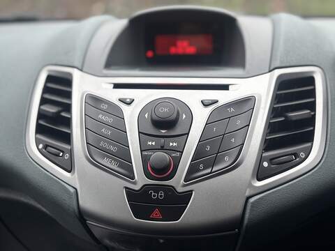 Ford Fiesta 1.25 Style Hatchback 5dr Petrol Manual (128 g/km, 59 bhp) - U2263