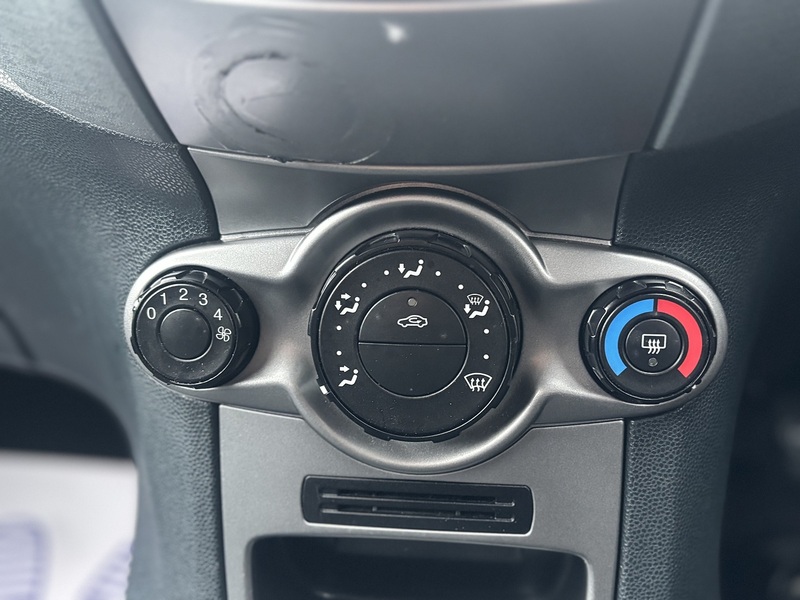 Ford Fiesta 1.25 Style Hatchback 5dr Petrol Manual (128 g/km, 59 bhp) - U2263