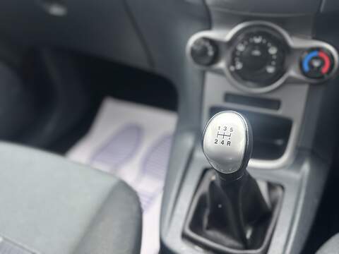 Ford Fiesta 1.25 Style Hatchback 5dr Petrol Manual (128 g/km, 59 bhp) - U2263