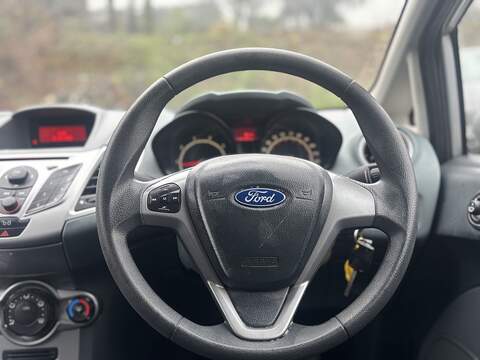 Ford Fiesta 1.25 Style Hatchback 5dr Petrol Manual (128 g/km, 59 bhp) - U2263