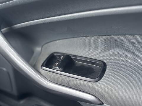 Ford Fiesta 1.25 Style Hatchback 5dr Petrol Manual (128 g/km, 59 bhp) - U2263