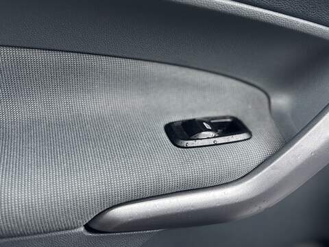 Ford Fiesta 1.25 Style Hatchback 5dr Petrol Manual (128 g/km, 59 bhp) - U2263