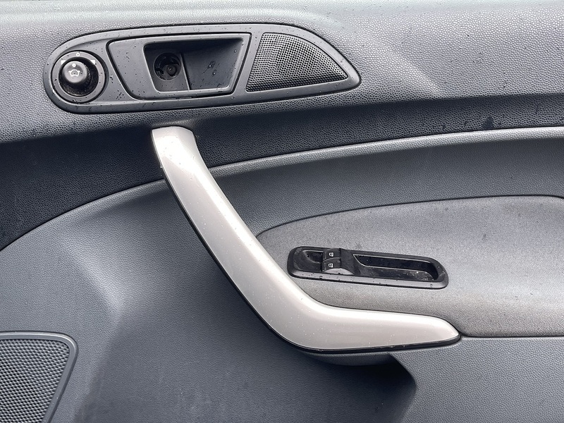 Ford Fiesta 1.25 Zetec Hatchback 5dr Petrol Manual (133 g/km, 81 bhp) - U2271