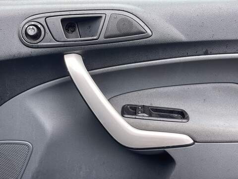 Ford Fiesta 1.25 Zetec Hatchback 5dr Petrol Manual (133 g/km, 81 bhp) - U2271