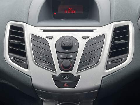 Ford Fiesta 1.25 Zetec Hatchback 5dr Petrol Manual (133 g/km, 81 bhp) - U2271