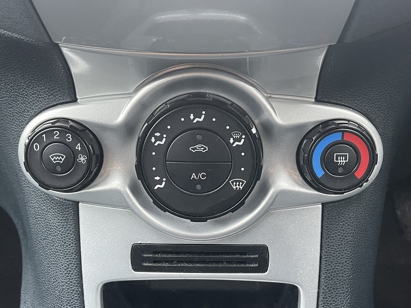 Ford Fiesta 1.25 Zetec Hatchback 5dr Petrol Manual (133 g/km, 81 bhp) - U2271