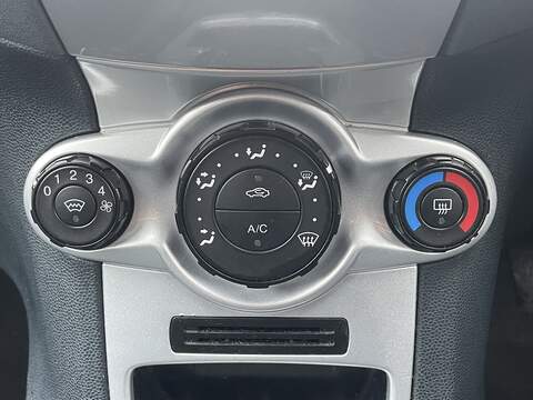 Ford Fiesta 1.25 Zetec Hatchback 5dr Petrol Manual (133 g/km, 81 bhp) - U2271