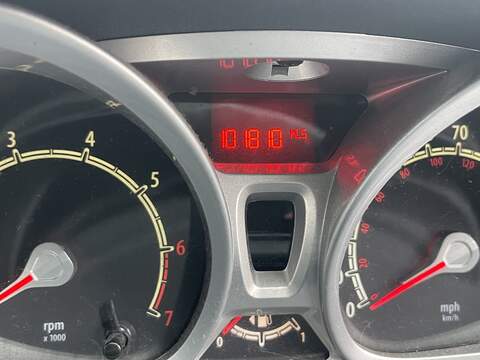 Ford Fiesta 1.25 Zetec Hatchback 5dr Petrol Manual (133 g/km, 81 bhp) - U2271