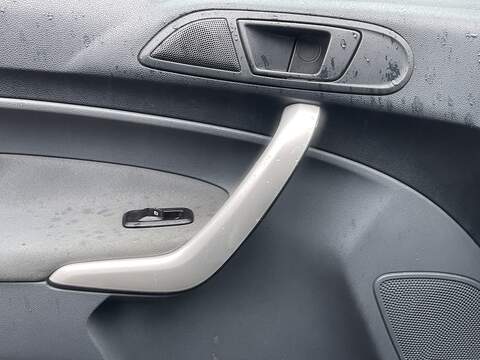 Ford Fiesta 1.25 Zetec Hatchback 5dr Petrol Manual (133 g/km, 81 bhp) - U2271