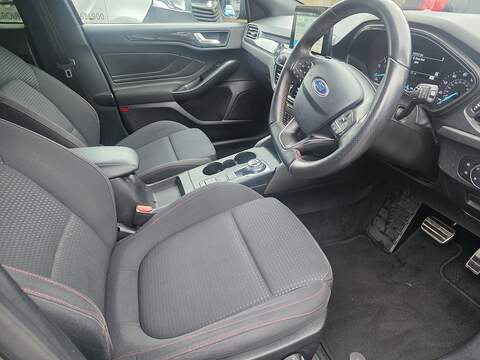 Ford Focus 1.0T EcoBoost ST-Line Hatchback 5dr Petrol Auto Euro 6 (s/s) (125 ps) - U2272