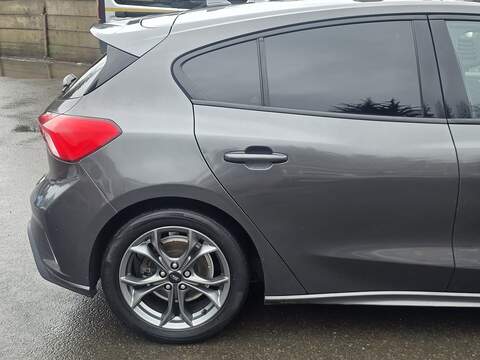 Ford Focus 1.0T EcoBoost ST-Line Hatchback 5dr Petrol Auto Euro 6 (s/s) (125 ps) - U2272