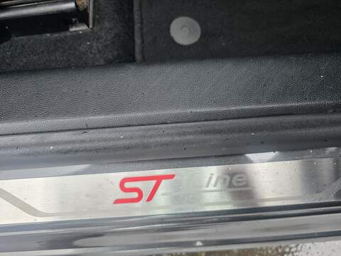 Ford Focus 1.0T EcoBoost ST-Line Hatchback 5dr Petrol Auto Euro 6 (s/s) (125 ps) - U2272