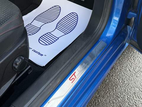 Ford Focus 1.0T EcoBoost ST-Line Hatchback 5dr Petrol Auto Euro 6 (s/s) (125 ps) - U2275