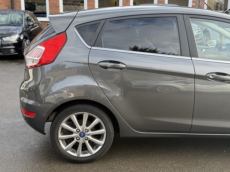 Ford Fiesta 1.0T EcoBoost Titanium Hatchback 5dr Petrol Powershift Euro 6 (100 ps) - U2276