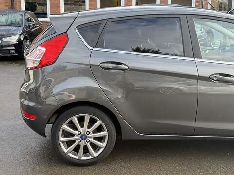 Ford Fiesta 1.0T EcoBoost Titanium Hatchback 5dr Petrol Powershift Euro 6 (100 ps) - U2276