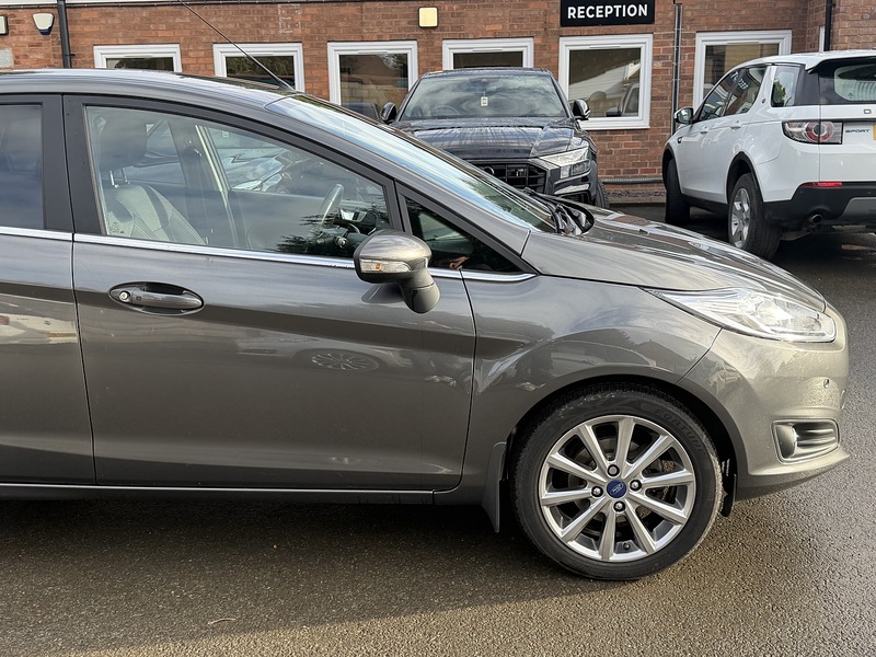 Ford Fiesta 1.0T EcoBoost Titanium Hatchback 5dr Petrol Powershift Euro 6 (100 ps) - U2276