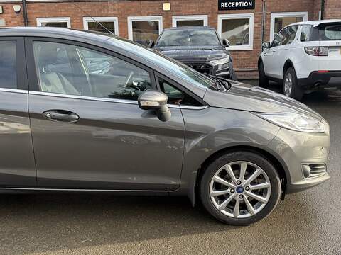 Ford Fiesta 1.0T EcoBoost Titanium Hatchback 5dr Petrol Powershift Euro 6 (100 ps) - U2276