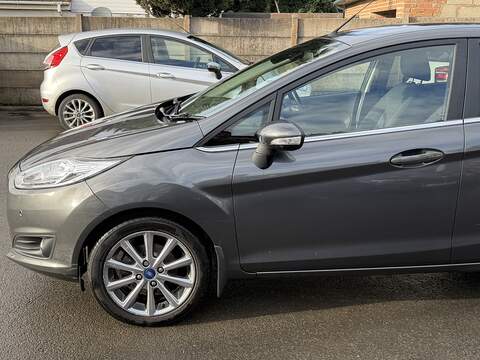 Ford Fiesta 1.0T EcoBoost Titanium Hatchback 5dr Petrol Powershift Euro 6 (100 ps) - U2276